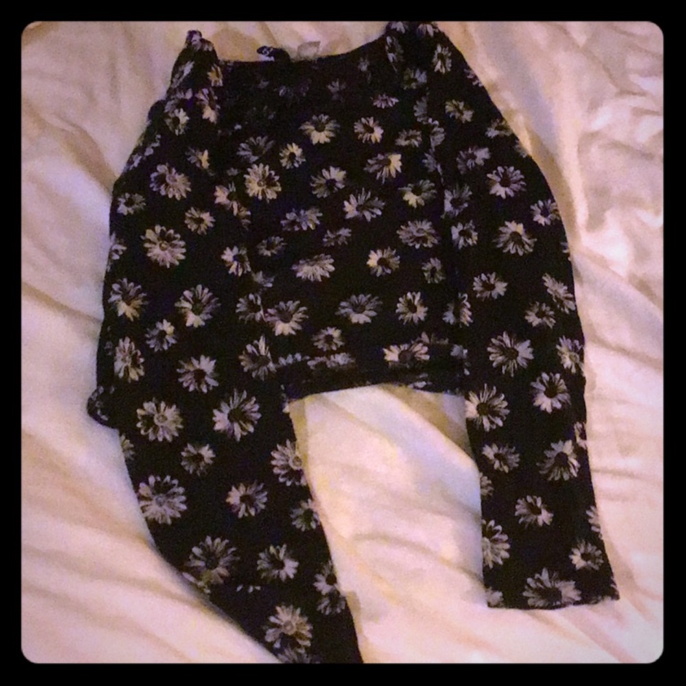 Blk/whte sunflower long sleeve half top